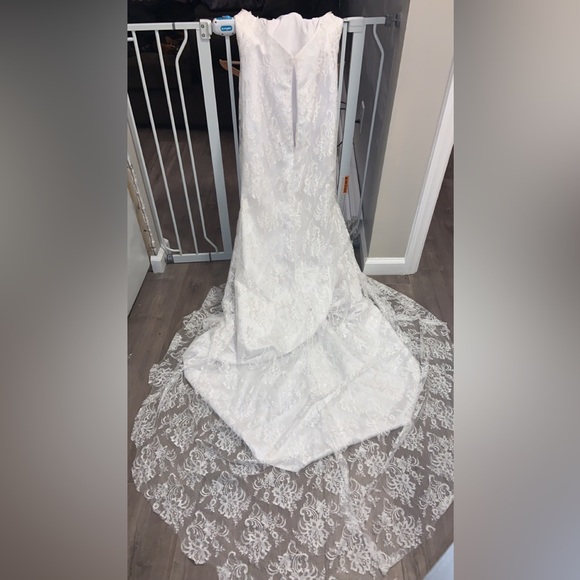 White Wedding Dress Size 6 - Picture 5 of 16